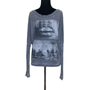 United XXVI gray print long dolman sleeves T shirt size M